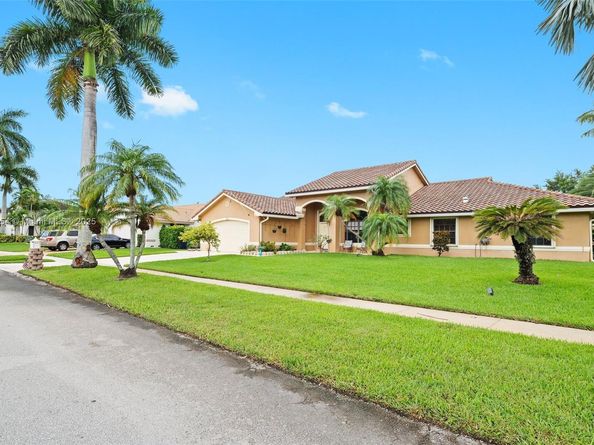 450 NW 195th Ave, Pembroke Pines FL 33029