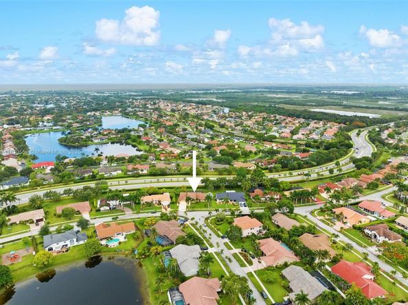 450 NW 195th Ave, Pembroke Pines FL 33029