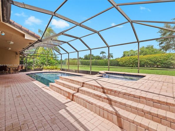 450 NW 195th Ave, Pembroke Pines FL 33029