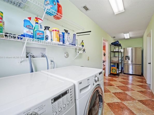 450 NW 195th Ave, Pembroke Pines FL 33029