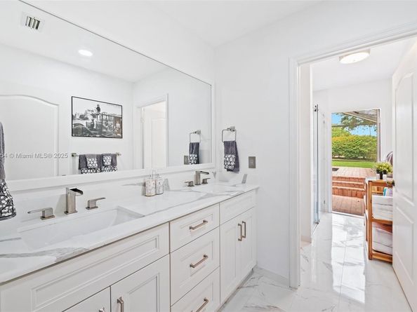 450 NW 195th Ave, Pembroke Pines FL 33029