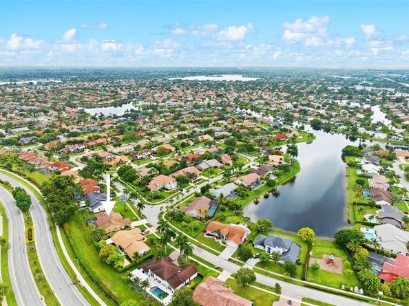 450 NW 195th Ave, Pembroke Pines FL 33029