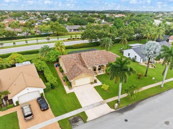 450 NW 195th Ave, Pembroke Pines FL 33029