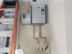 5921 SW 17th St, Plantation FL 33317