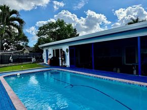 5921 SW 17th St, Plantation FL 33317