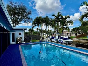 5921 SW 17th St, Plantation FL 33317