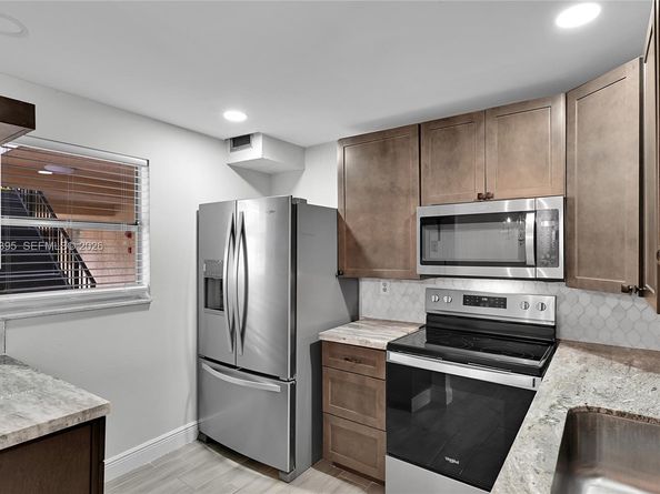 2850 Somerset Dr 105L, Lauderdale Lakes FL 33311