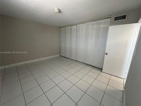 1975 NE 135th St 3E, North Miami FL 33181