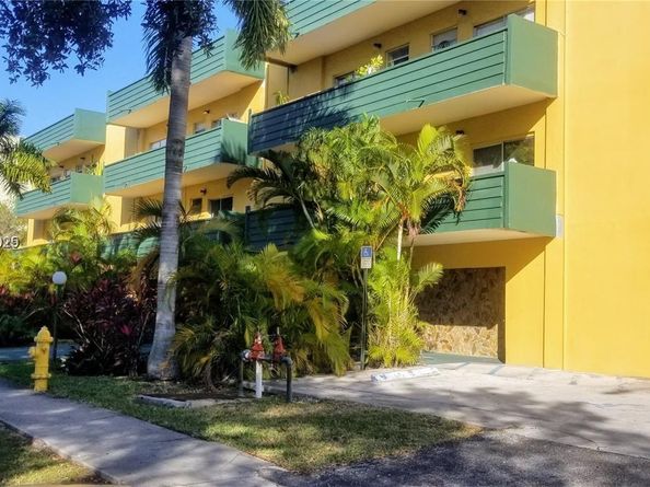 1975 NE 135th St 3E, North Miami FL 33181