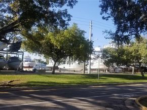 1975 NE 135th St 3E, North Miami FL 33181