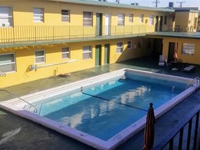 1975 NE 135th St 3E, North Miami FL 33181