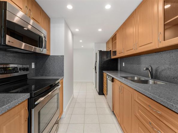 9801 Collins Ave 18H, Bal Harbour FL 33154