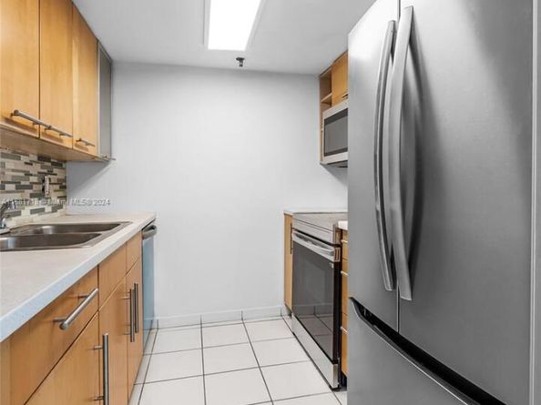 1010 NW 11th St 507, Miami FL 33136