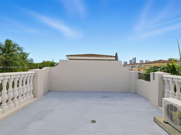 623 NE 11th Ave, Fort Lauderdale FL 33304