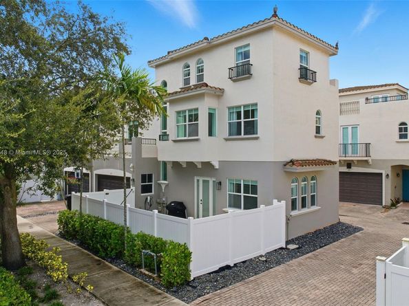 623 NE 11th Ave, Fort Lauderdale FL 33304