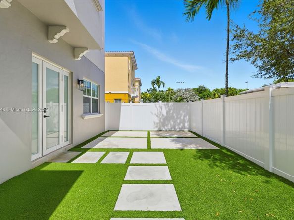 623 NE 11th Ave, Fort Lauderdale FL 33304