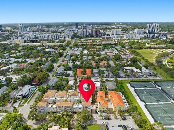 623 NE 11th Ave, Fort Lauderdale FL 33304