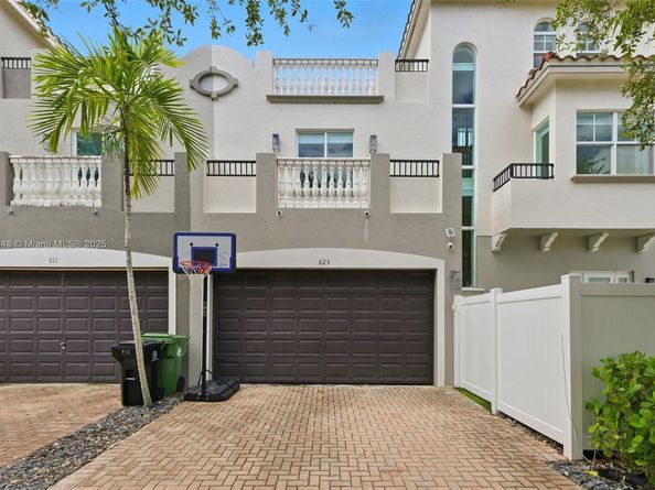 623 NE 11th Ave, Fort Lauderdale FL 33304