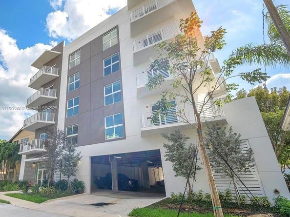 1938 Jackson St 301, Hollywood FL 33020