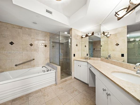 4779 Collins Ave 702, Miami Beach FL 33140