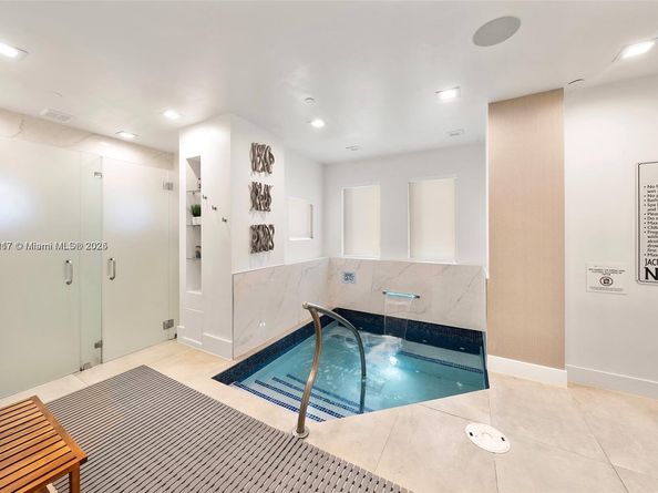 4779 Collins Ave 702, Miami Beach FL 33140