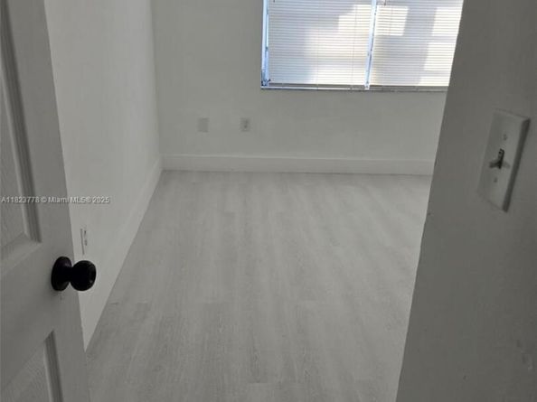 1000 W 28 St 17, Hialeah FL 33010