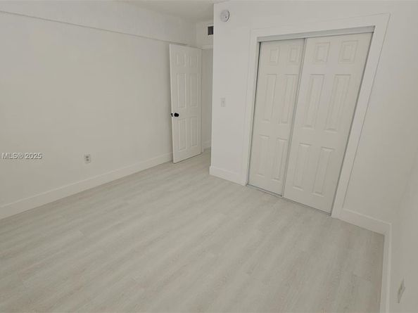 1000 W 28 St 17, Hialeah FL 33010