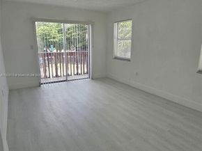 1000 W 28 St 17, Hialeah FL 33010