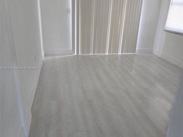 1000 W 28 St 17, Hialeah FL 33010