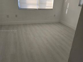1000 W 28 St 17, Hialeah FL 33010