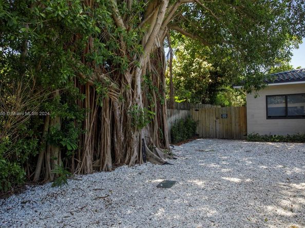 116 W 1st Ct, Miami Beach FL 33139