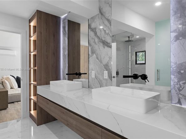 116 W 1st Ct, Miami Beach FL 33139