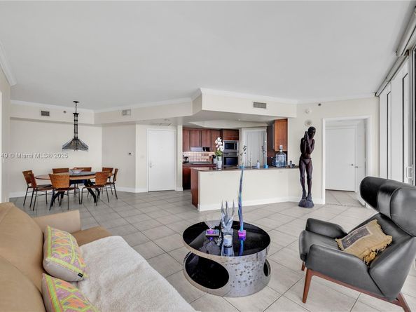 1000 S Pointe Dr 1505, Miami Beach FL 33139