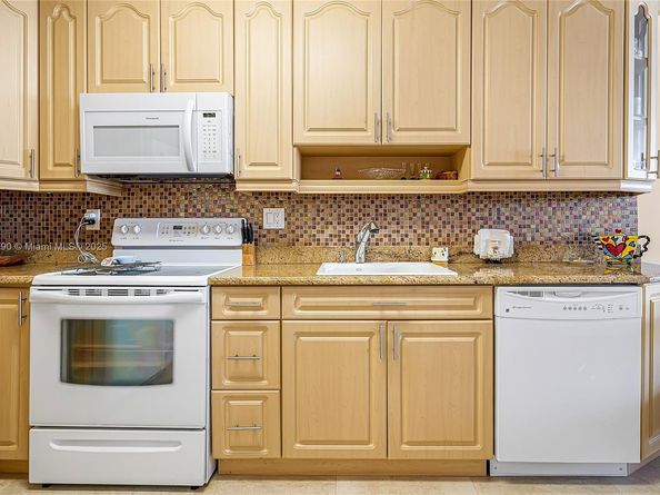 1849 S Ocean Dr 905, Hallandale Beach FL 33009