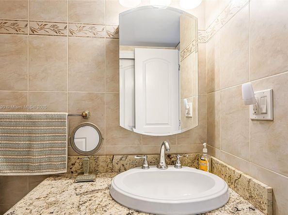 1849 S Ocean Dr 905, Hallandale Beach FL 33009