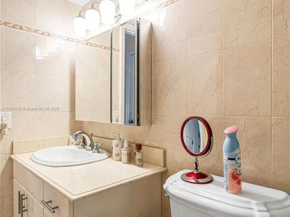 1849 S Ocean Dr 905, Hallandale Beach FL 33009