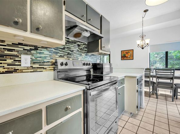 8330 SW 12th St, Pembroke Pines FL 33025