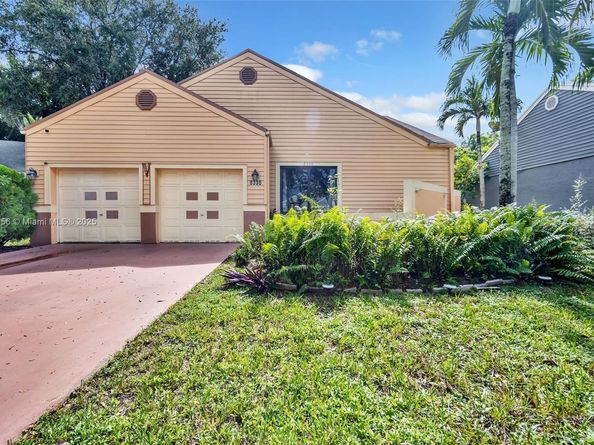 8330 SW 12th St, Pembroke Pines FL 33025