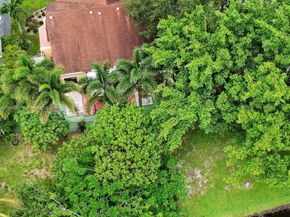 8330 SW 12th St, Pembroke Pines FL 33025