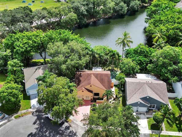 8330 SW 12th St, Pembroke Pines FL 33025