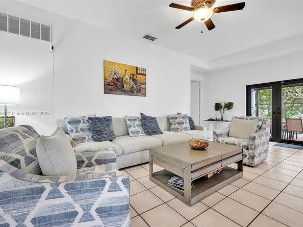 8330 SW 12th St, Pembroke Pines FL 33025