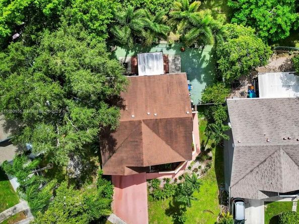 8330 SW 12th St, Pembroke Pines FL 33025