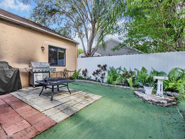 8330 SW 12th St, Pembroke Pines FL 33025