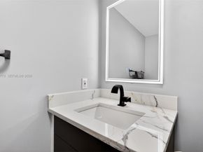 2500 Diana Dr 216, Hallandale Beach FL 33009