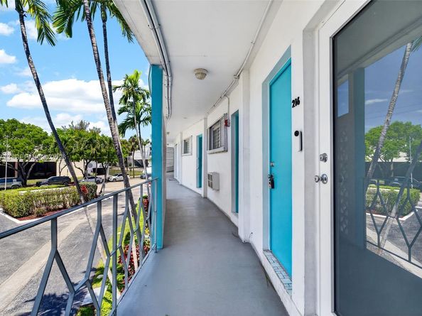 2500 Diana Dr 216, Hallandale Beach FL 33009