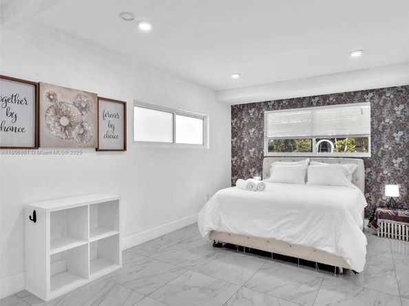 2454 W Nassau Ln, Fort Lauderdale FL 33312