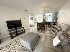 5103 NW 35th St 402, Lauderdale Lakes FL 33319