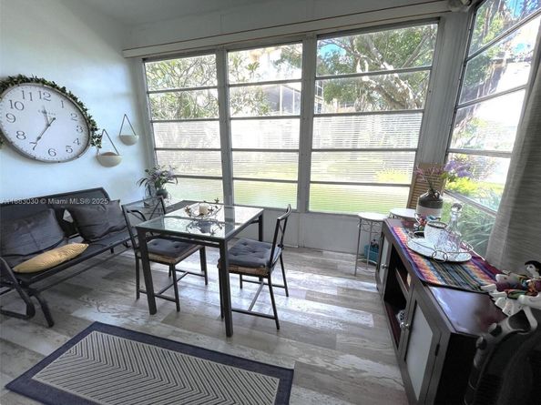 5103 NW 35th St 402, Lauderdale Lakes FL 33319