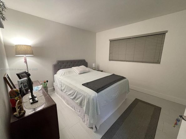 5103 NW 35th St 402, Lauderdale Lakes FL 33319