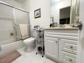 5103 NW 35th St 402, Lauderdale Lakes FL 33319